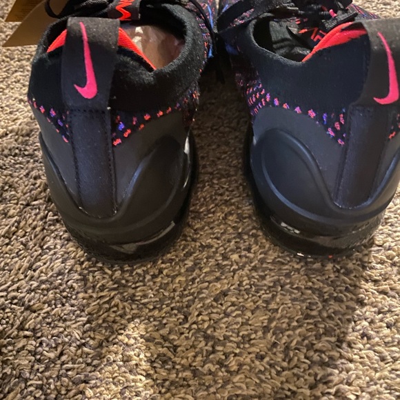 Men’s gym shoes - Picture 2 of 4